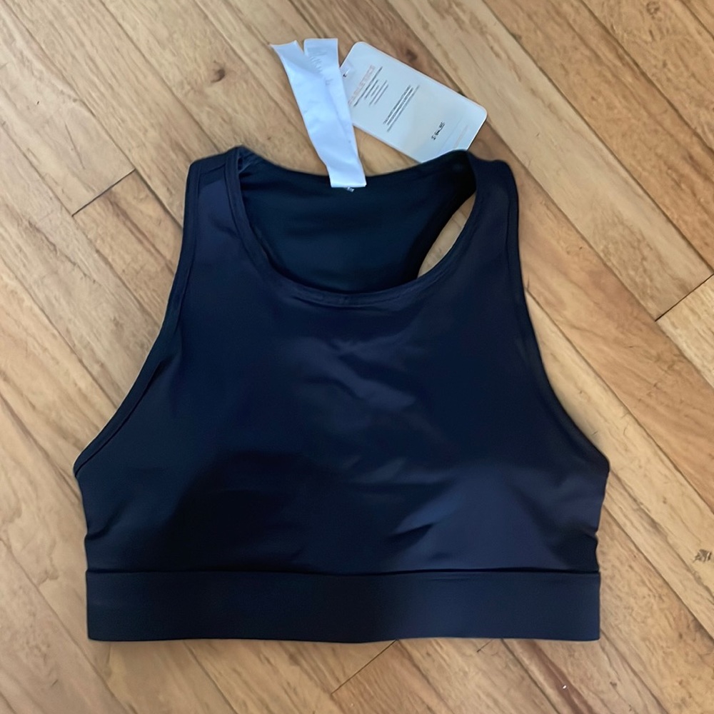 NWT black Fabletics Sports bra. Trinity high-impact sports bra. Sized medium